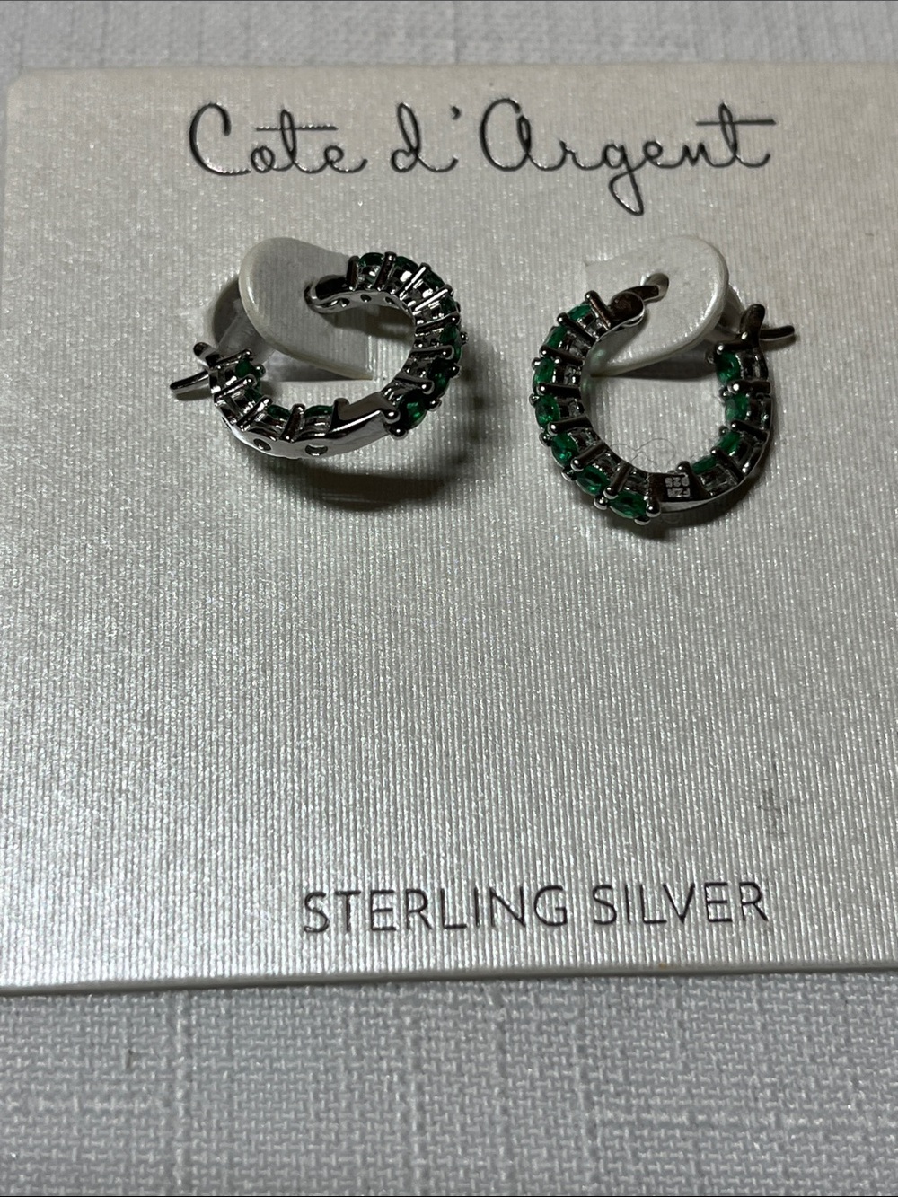 New Sterling Silver Hoop Earrings with Green Stones
Cite d Argent
Secure clasp